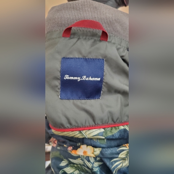 Tommy Bahama Thin Puffer Down Gray Jacket - Picture 3 of 7